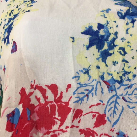 New White Floral Top with cutout sleeve details - Picture 10 of 12